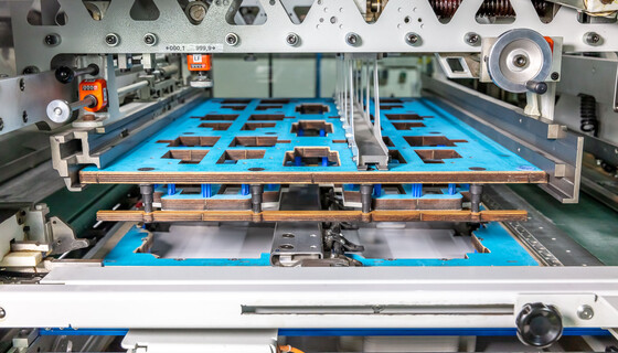 Blanking tool lightblanker in the die-cutting machine | Marbach Group | © Marbach Group Blanking tool lightblanker with order-related separating form in the die-cutting machine | © Marbach Group