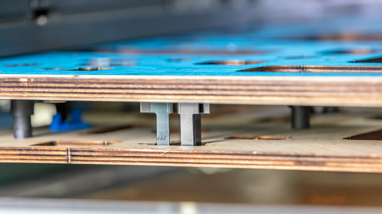 marbastrip-Krallen in Ausbrechwerkzeug masterstrip|plate | © Marbach Group