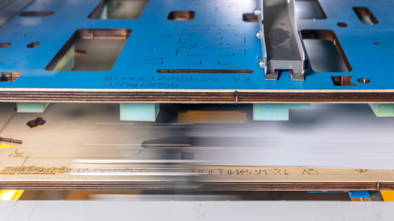 marbastrip-Ausbrechwerkzeug in der Stanzmaschine im Einsatz | © Marbach Group