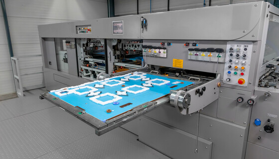 The cutting-die of the calibration tool package for corrugated board for quick calibration of the tools in the die-cutting machine.  | © Marbach Group