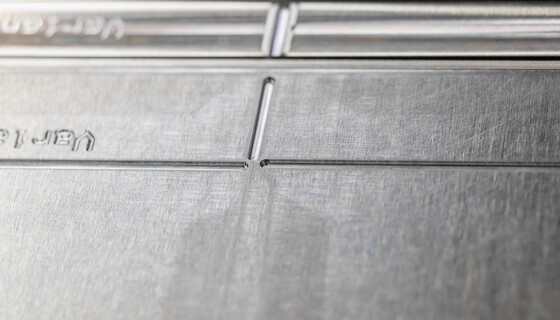 Steel counter plate with milled crease channels | Marbach Group | © Marbach Group Steel counter plate with milled crease channels | © Marbach Group