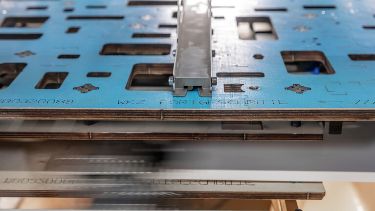 Beste Performance mit dem Ausbrechwerkzeug masterstrip|plate der Marbach-Gruppe | © Marbach Group