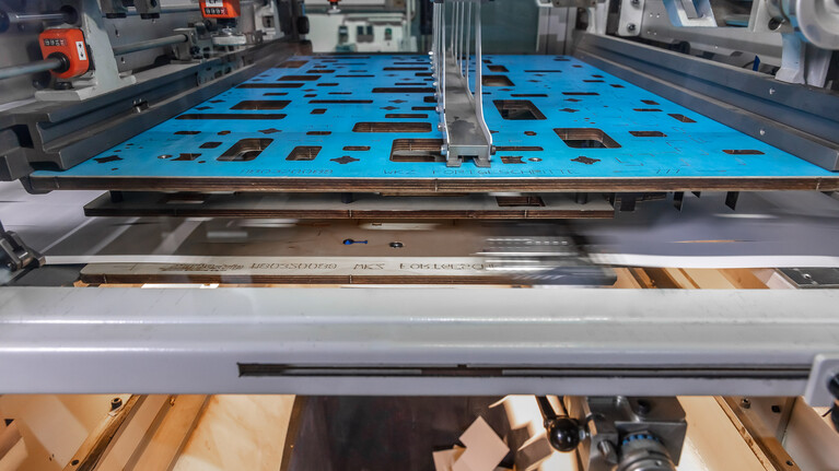 Maximale Ausbrech-Performance mit der masterstrip|plate für höchste Maschinengeschwindigkeiten. Und höchste Abfallfreiheit.  | © Marbach Group