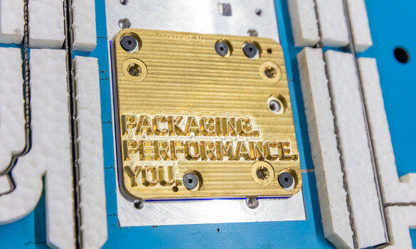 Embossing die in corrugated board cutting-die | Marbach Academy | © Marbach Group Embossing die with Packaging Performance You lettering in corrugated cutting-die | © Marbach Group