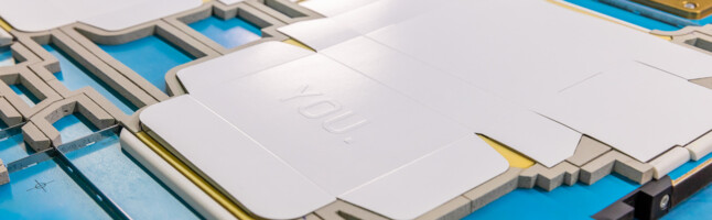 The die-cut paperboard blank with embossing lies on a Marbach cutting-die with embossing plate. | © Marbach Group