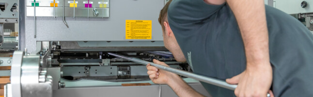 With the mplaten|cleaner cleaning device for die-cutting machines, the platen can be efficiently cleaned by the machine operator. For more performance.  | © Marbach Group