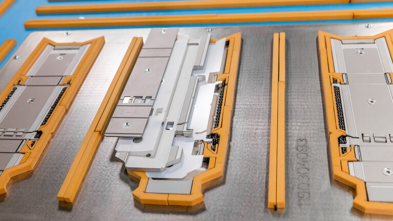 rillplattenform|rc für die Herstellung von Round Corner Zigarettenverpackungen mit separeter Zurichtung der Querriller. | © Marbach Group