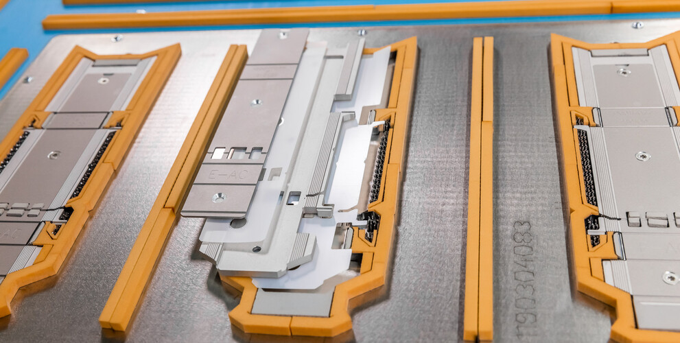 rillplattenform|rc  for the production of round corner tobacco packaging with seperate make-ready of the main creasing | © Marbach Group