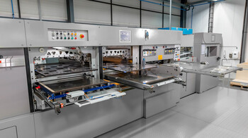 Folding carton die-cutting machine with tools of the calibration tool package for all stations. Die-cutting, stripping and blanking.  | © Marbach Group