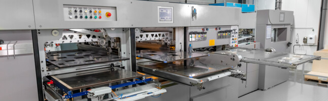 Folding carton die-cutting machine with tools of the calibration tool package for all stations. Die-cutting, stripping and blanking.  | © Marbach Group