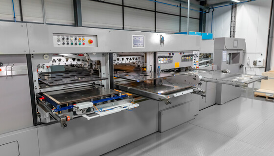 Folding carton die-cutting machine with tools of the calibration tool package for all stations. Die-cutting, stripping and blanking.  | © Marbach Group