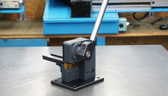 mcut|round hand tool for cutting defined radii at the ends of flat and rotary creasing rules from Marbach Die Supplies. | © Marbach Group