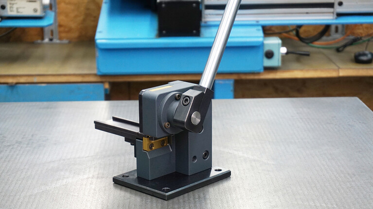 mcut|round hand tool for cutting defined radii at the ends of flat and rotary creasing rules from Marbach Die Supplies. | © Marbach Group