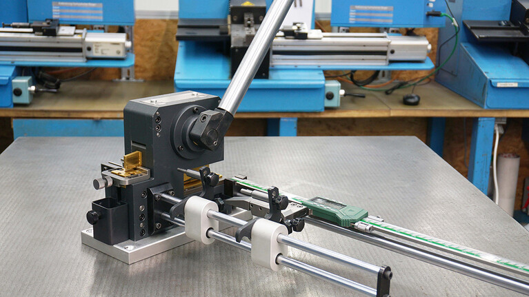 The mcut|multi is a multifunctional device for rule preparation from Marbach Die Supplies. 3 functions in one: cutting, nose cutting and notching. | © Marbach Group