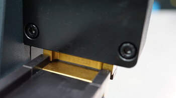 The mcut|round is a handheld device from Marbach Die Supplies. It can be used to cut defined radii at the ends of flat and rotary creasing rules.  | © Marbach Group