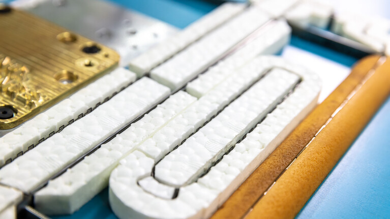 marbaspeed. Das flache Stanzwerkzeug mit flexpower-Gummierung verspricht beste Laufeigenschaften, hohe Maschinengeschwindigkeiten sowie eine lange Werkzeug-Lebensdauer. | © Marbach Group