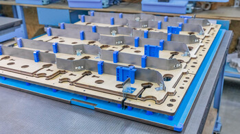 Stripping tool masterstrip|plate from Marbach. For highest machine speeds. And highest freedom from waste. For maximum stripping performance. | © Marbach Group