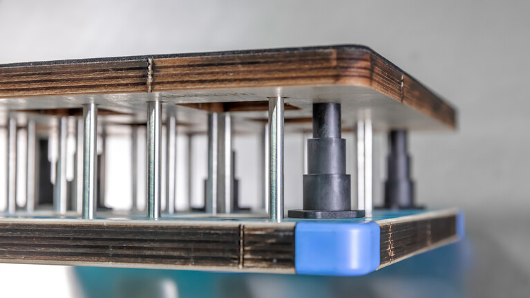 Nick-breaking Werkzeug von Marbach für deutlich höhere Geschwindigkeiten beim Nutzentrennen spezieller Anwendungsfälle mit kleinen Nutzen. | © Marbach Group