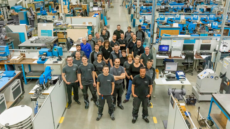 Gruppenbild von Mitarbeitern in der Stanzformenfertigung von Marbach | © Marbach Group 