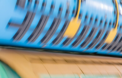  Wellpappe-Rotationsstanzform von Marbach im Einsatz auf einer Rotationsstanze. Mehr Performance. | © Marbach Group