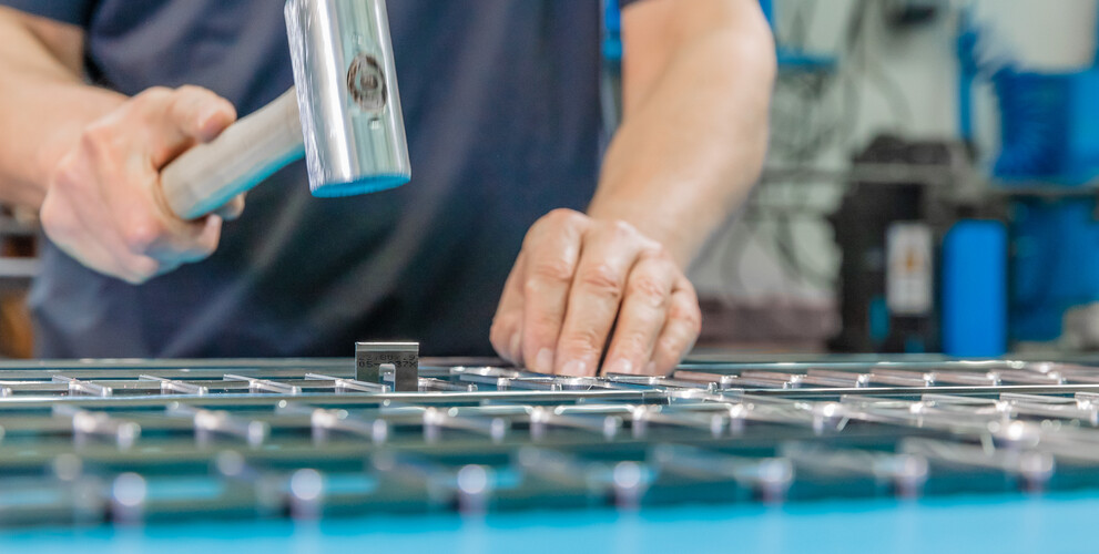 Production of a corrugated board cutting die made of multiplex at Marbach. | © Marbach Group
