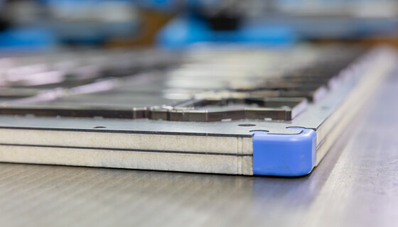 duramar|performance is a high-performance dieboard | Marbach Group | © Marbach Group The duramar|performance is the most powerful of the duramar versions. Two duramar plates with a cover and intermediate steel plate ensure maximum stability of the cutting- die, insensitivity to dirt and easy rubber replacement. | © Marbach Group