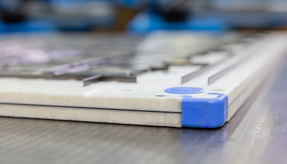 duramar|plus : two duramar boards with a steel plate. | Marbach Group | © Marbach Group The duramar|plus is made of two duramar boards. Strengthened by an intermediate steel plate. For maximum stability. | © Marbach Group
