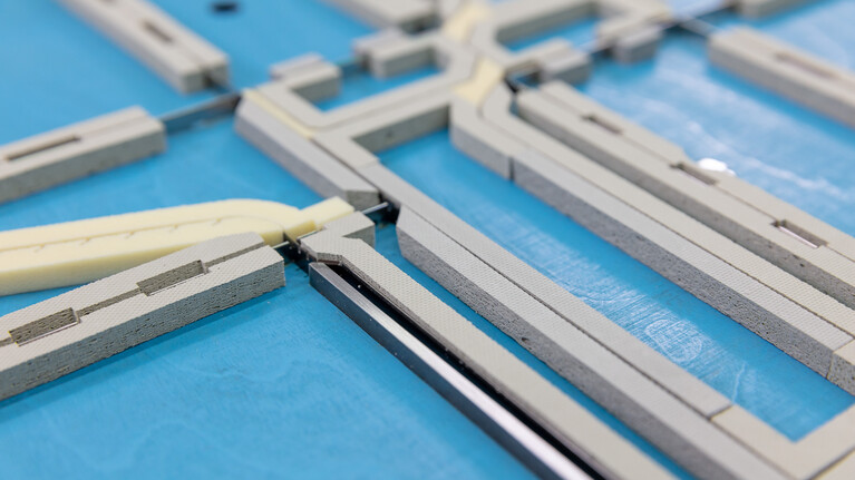 Gegendruckblock zum Gegenritzen von Faltschachteln in einer  Multiplex-Stanzform von Marbach | © Marbach Group