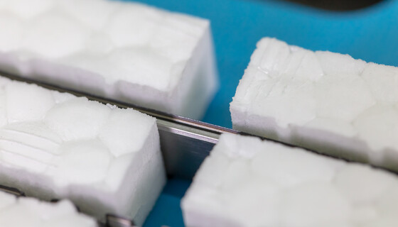 Bei der pure edge Technologie für Wellpappe-Stanzformen von Marbach wird die Funktionsgummierung durch Stahl ersetzt. Für einen perfekten Schnitt. | © Marbach Group