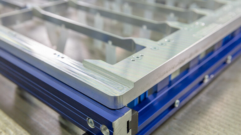 alublanker leichtes Nutzentrennwerkzeug aus Aluminium | © Marbach Group