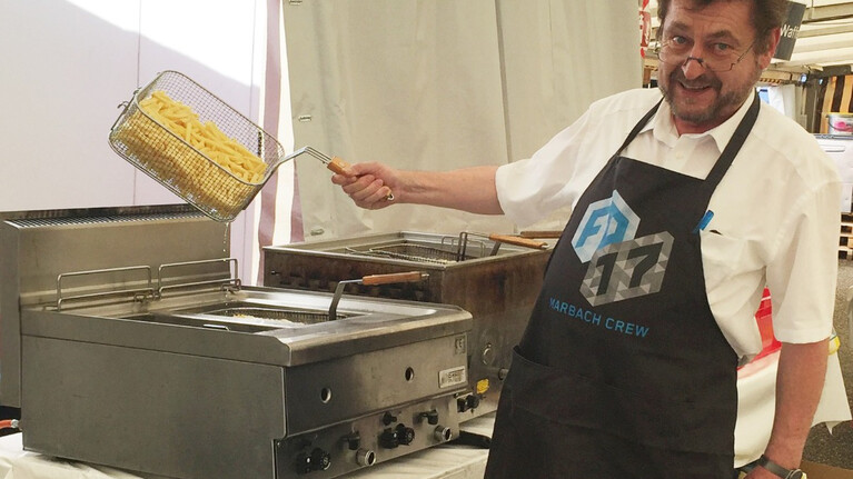 Marbach Family Day - Peter Marbach am Pommes Stand