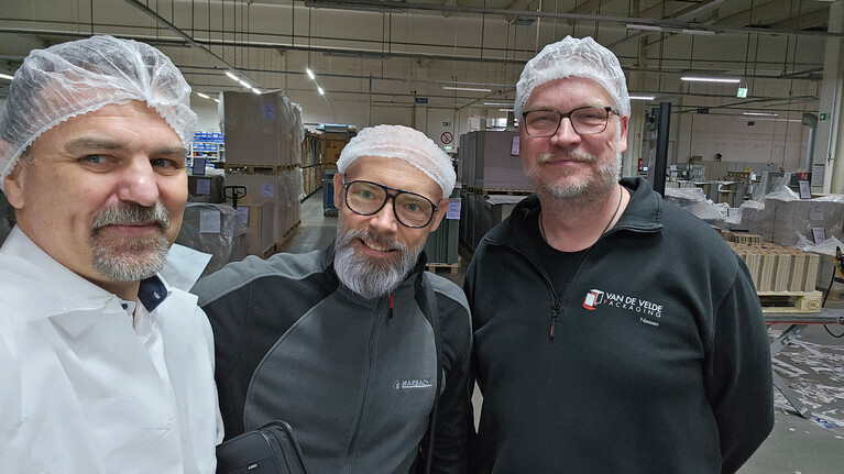 Der Marbach mplaten|cleaner-smart im Einsatz bei Van de Velde Packaging | © Marbach Group