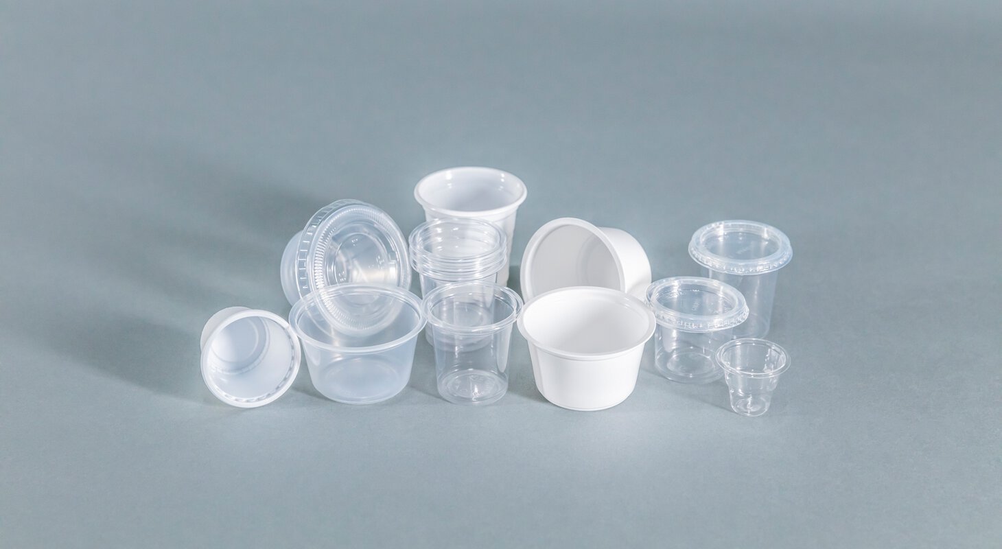 Mit den Thermoformwerkzeugen von Marbach können Sie funktionelle Portionsbecher effizient herstellen. Kontaktieren Sie uns bei Fragen. | © Marbach Group