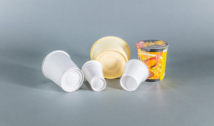 Hohlbodenbecher formen | Thermoformwerkzeuge von Marbach | © Marbach Group Mit den Thermoformwerkzeugen von Marbach können Sie Hohlbodenbecher problemlos herstellen. Identisch und funktional. Jetzt informieren. | © Marbach Group