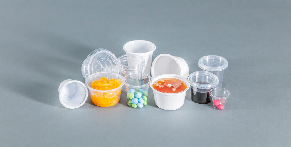 Mit den Thermoformwerkzeugen von Marbach können Sie funktionelle Portionsbecher effizient herstellen. Kontaktieren Sie uns bei Fragen. | © Marbach Group