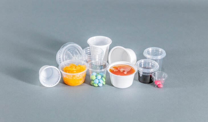 Mit den Thermoformwerkzeugen von Marbach können Sie funktionelle Portionsbecher effizient herstellen. Kontaktieren Sie uns bei Fragen. | © Marbach Group