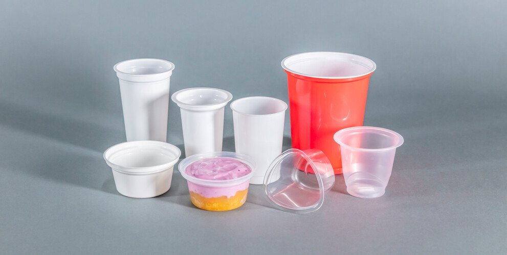 Thermogeformte Molkereibecher, Dairy Cups und Siegelrandbecher mit Marbach Thermoformwerkzeugen hergestellt. | © Marbach Group