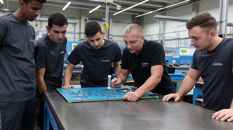 Marbach bildet Packmitteltechnologen aus. Spannender Beruf für technik-interessierte junge Menschen.