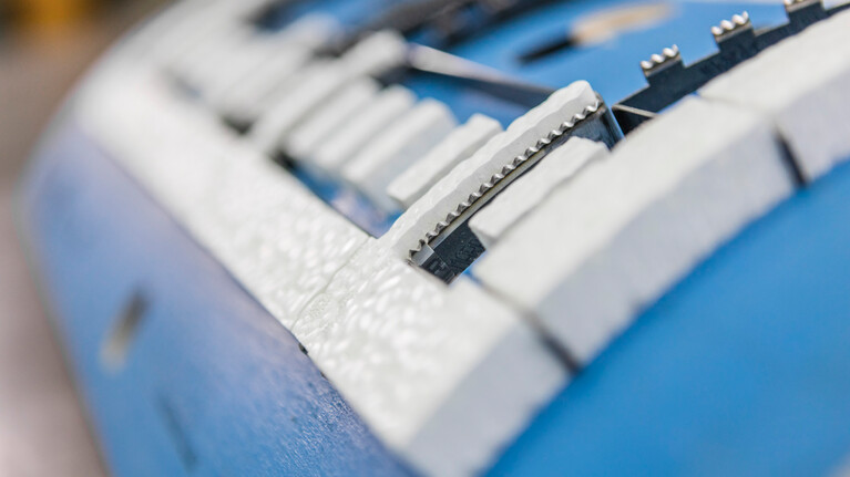 rotary cutting-die for corrugated board packaging