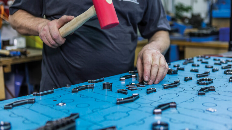 knifing of a corrugated board cutting-die
