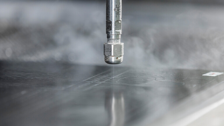 Wasserstrahlschneiden von Gummi für Stanzform