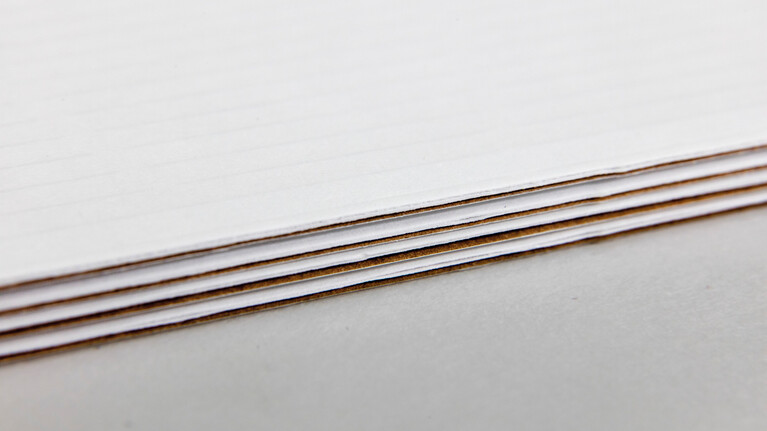 Verpackung mit Veredelung pure edge für saubere Sichtkanten