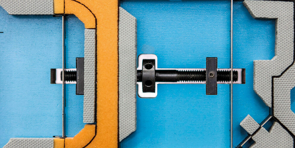 cutting-die register adjustment