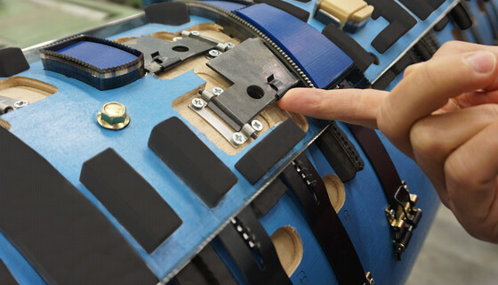 Rotationsstanzen für Wellpappe. Marbach liefert passende Werkzeugtechnik für Rotationswerkzeuge mit aktiver Ausbrechtechnologie