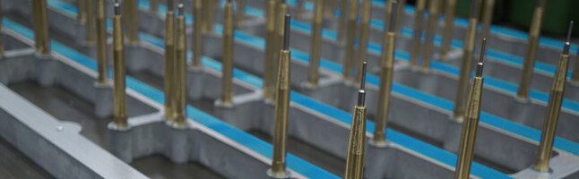 lower pin unit for special stripping applications