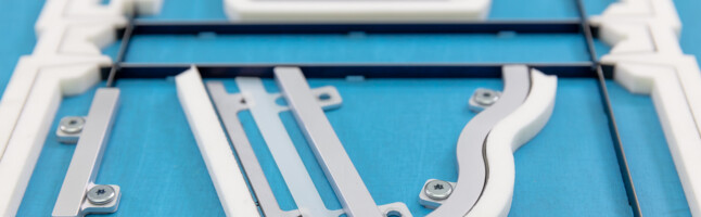 Split height-adjustable anvil for reduced make-ready times during reverse cutting