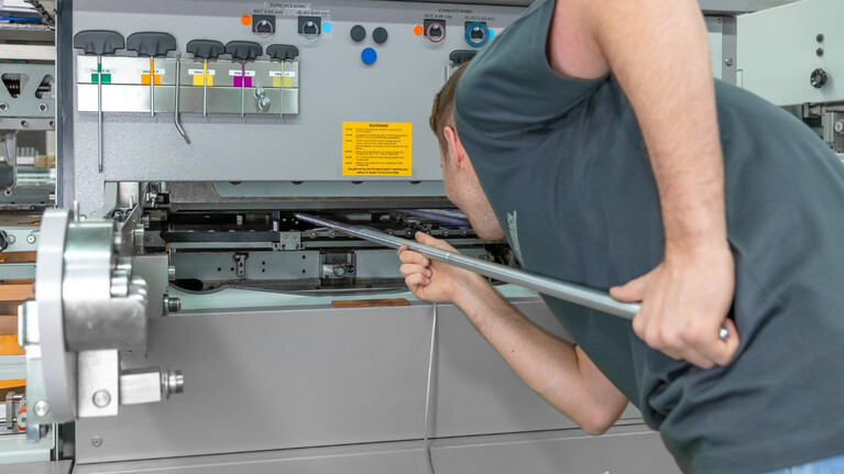 Für effiziente Stanzprozesse. Marbach-Stanztiegelreinigungsgerät mplaten|cleaner.