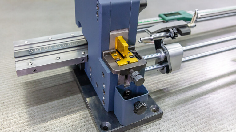 Handgerät mcut|multi. Das Multitalent für die Stanzwerkzeug-Vorbereitung.