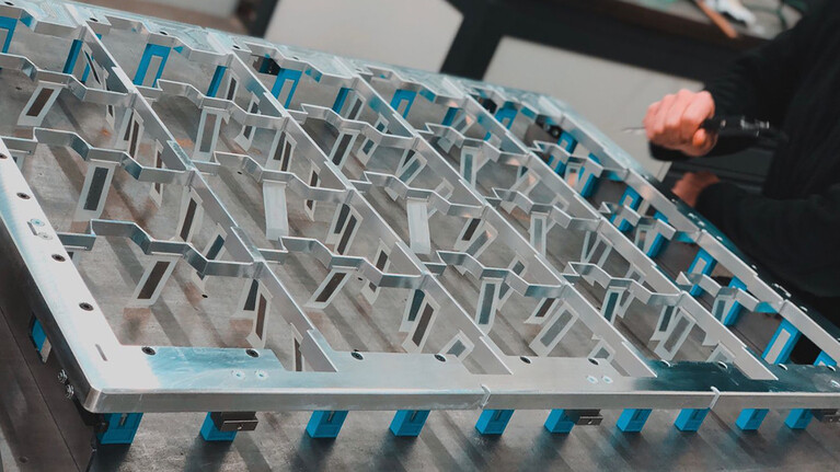 Marbach Nutzentrennwerkzeug alublanker für den Kunden Eson Pac | © Marbach Group