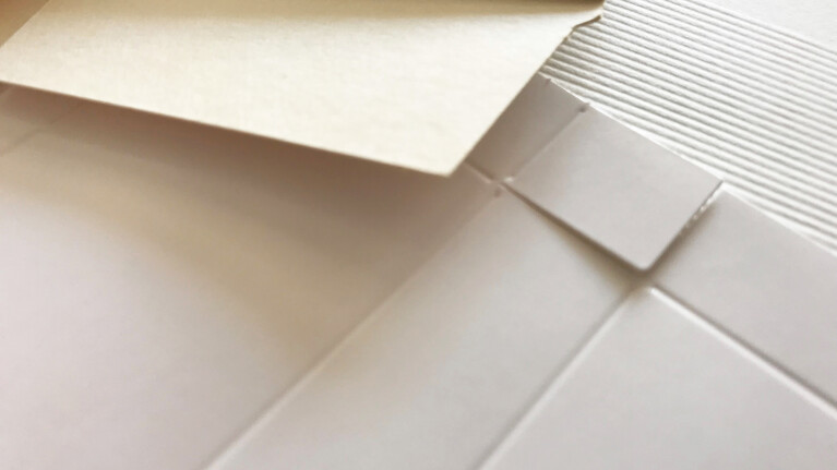 Gestanzte Verpackungszuschnitte für Zigarette: round corner, hinge lid | © Marbach Group